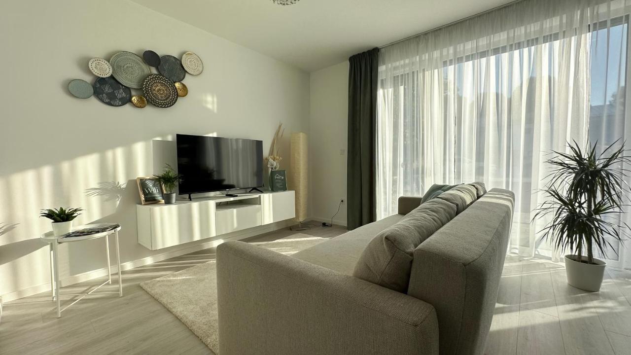 Linden Apartman 001 - Adults Only Mosonmagyaróvár エクステリア 写真