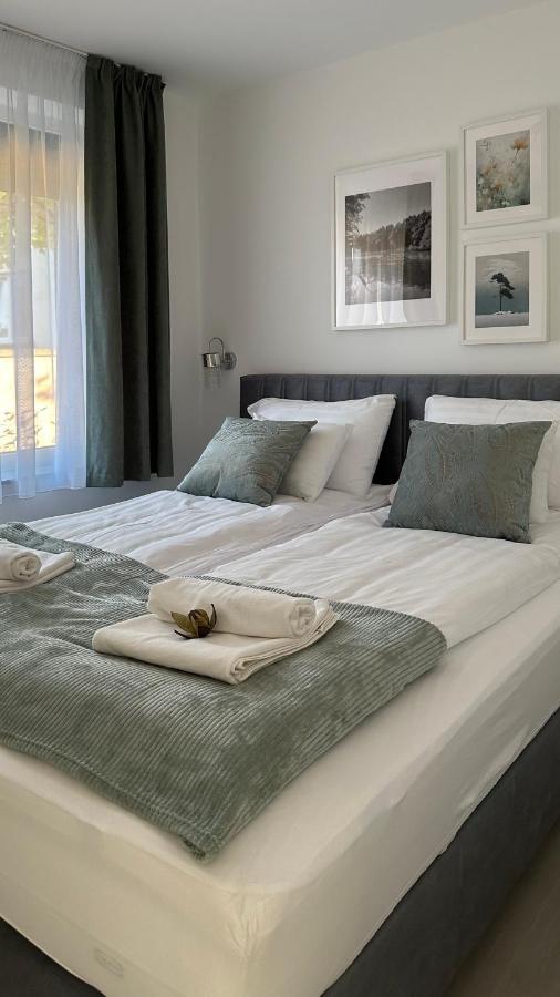 Linden Apartman 001 - Adults Only Mosonmagyaróvár エクステリア 写真