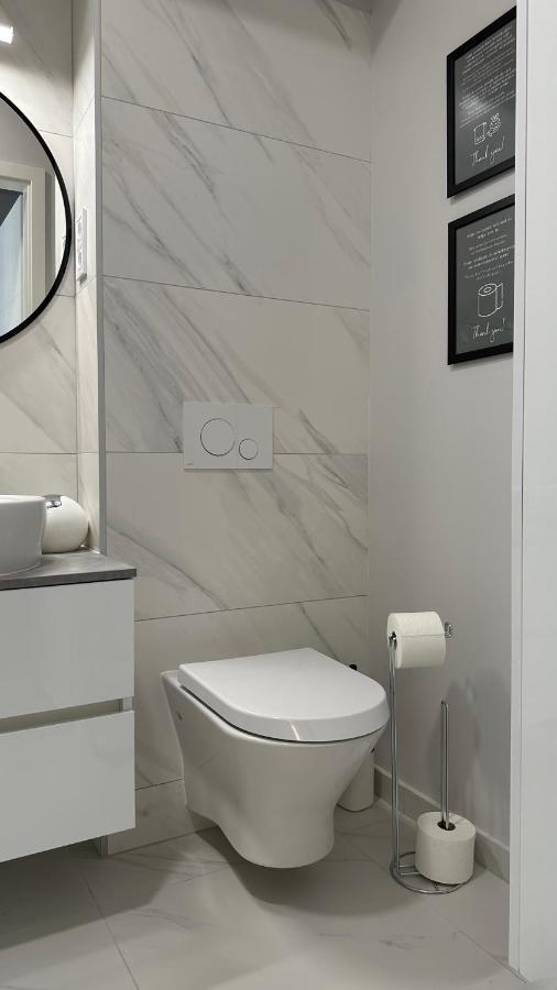 Linden Apartman 001 - Adults Only Mosonmagyaróvár エクステリア 写真
