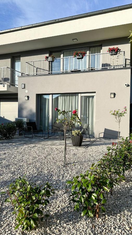 Linden Apartman 001 - Adults Only Mosonmagyaróvár エクステリア 写真