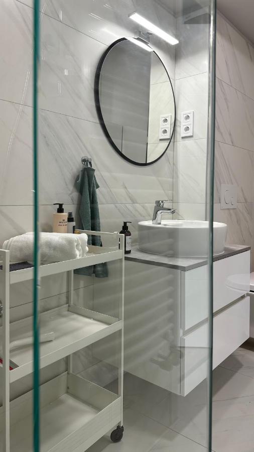 Linden Apartman 001 - Adults Only Mosonmagyaróvár エクステリア 写真