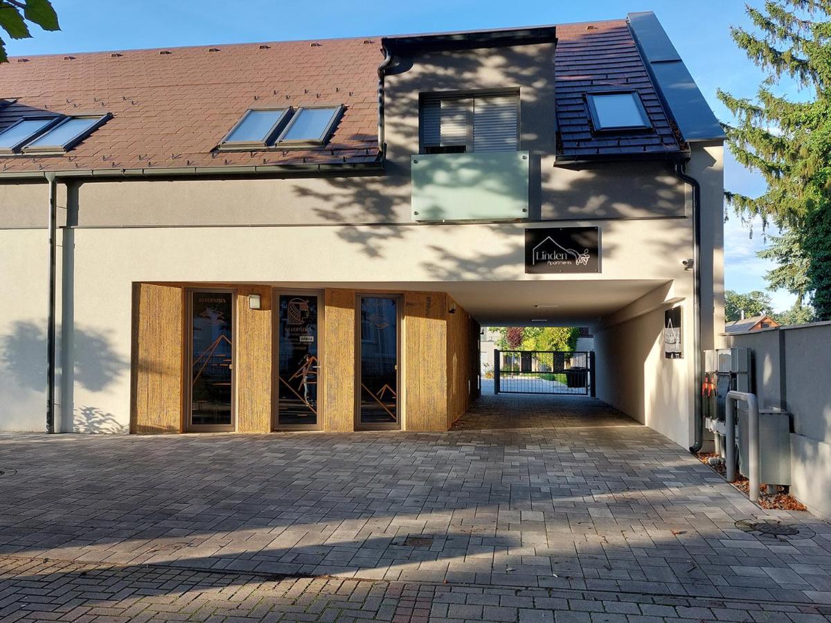 Linden Apartman 001 - Adults Only Mosonmagyaróvár エクステリア 写真