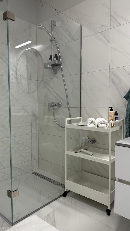 Linden Apartman 001 - Adults Only Mosonmagyaróvár エクステリア 写真